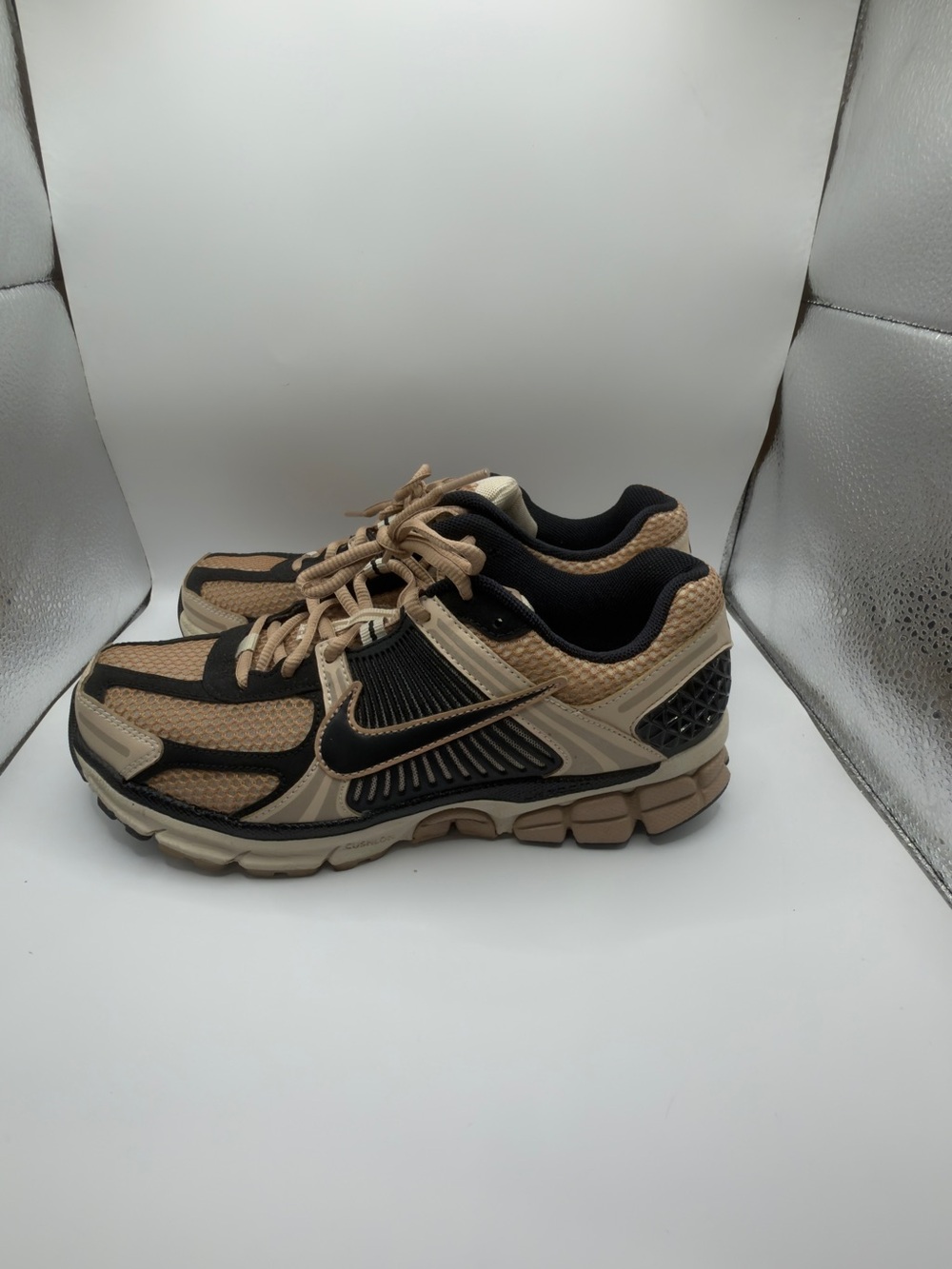 Nike Zoom Vomero 5 Sanddrift Hemp Black Sneakers – Women’s Size 8.5